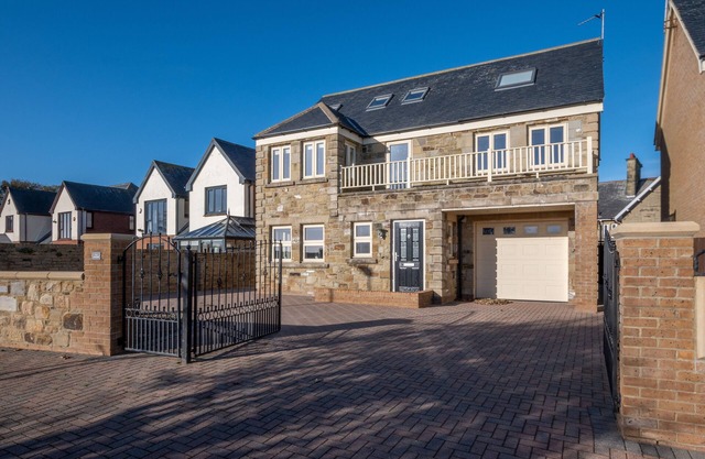 No 1, Twin Palms - Four Bedroom House, Sleeps 8