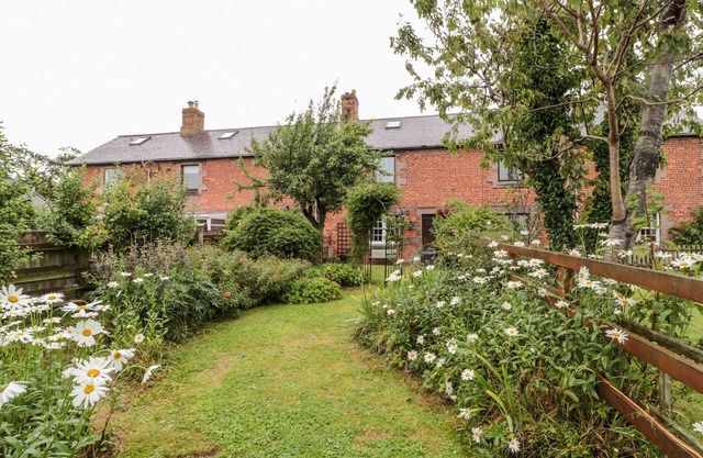 NO.4, pet friendly, with open fire in Beal