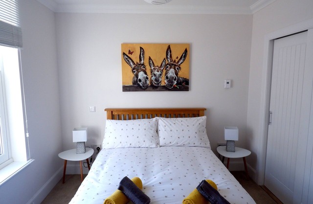 No 7 - Quiet Two Bedroom Ground Floor flat in Tornagrain great for Airport