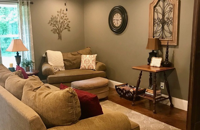NO PETS. fully furnished, sleeps four. Beautiful retreat and close to town.