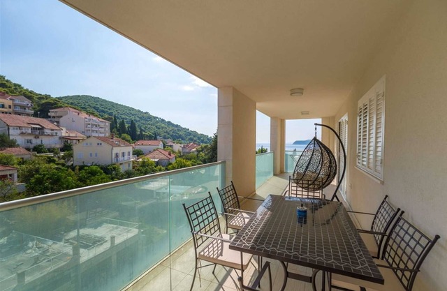 NOA Two bedroom apartment with terrace and sea view