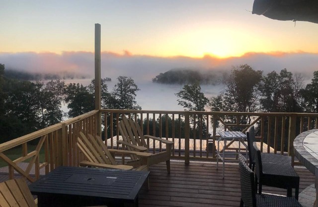 Nolin Lake Cabin with a Big View. Why stay at a lake you can't see?