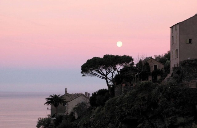 NONZA, a house by the sea