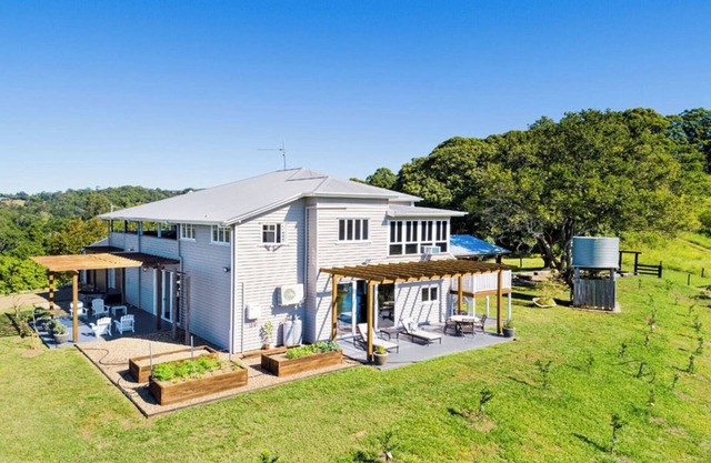 Noosa Hinterland Luxe Farm House - Kin Kin - Pets, Weddings, & Events allowed!