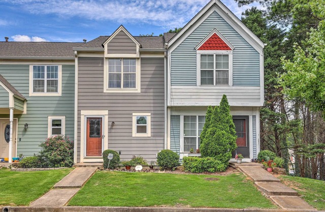 Norcross Townhome ~ 18 Mi to Dtwn Atlanta!