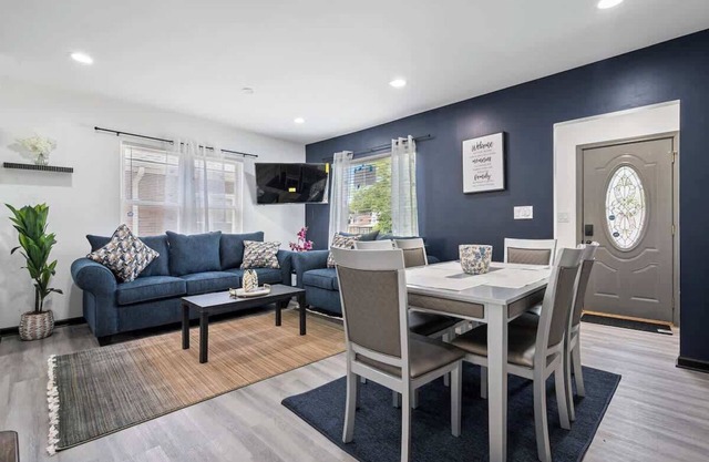 North Chi retreat – Navy, Sauna, Tiki Bar, Games