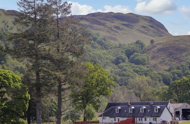 NORTH COTTAGE, pet friendly, country holiday cottage in Glenelg