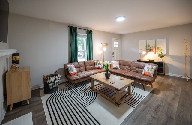 North Hills Oasis- 5mins from North Hills, Newly Renovated, Two En Suites!