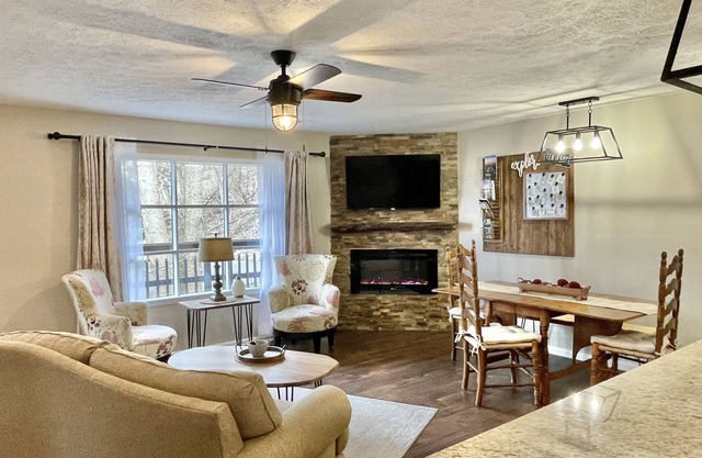 North Johnson City Duplex~ Sweet Seclusion~ In The Heart Of The Tri-Cities