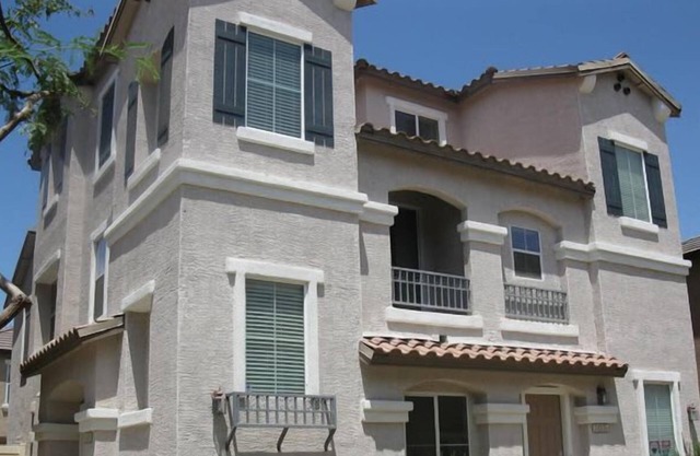 North Phoenix Condo – Sunset Views + Community Heated Pool