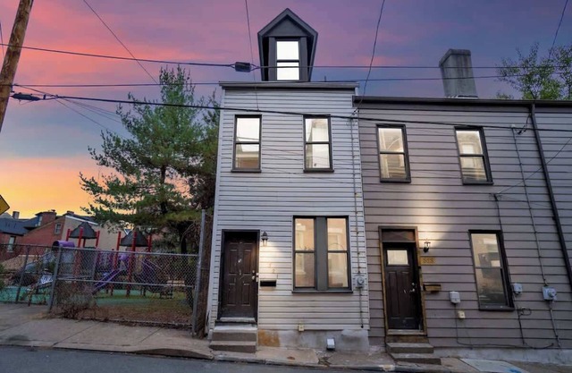 North Shore 3 Bedroom Home w/Back Yard