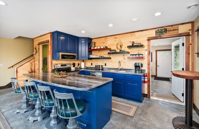 North Shore Dream: Lake Front Cabin minutes away from Lake Superior.