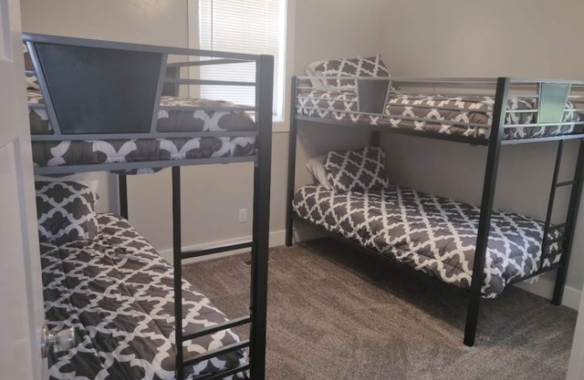 North Shore Oasis - 5 minutes from the lake!