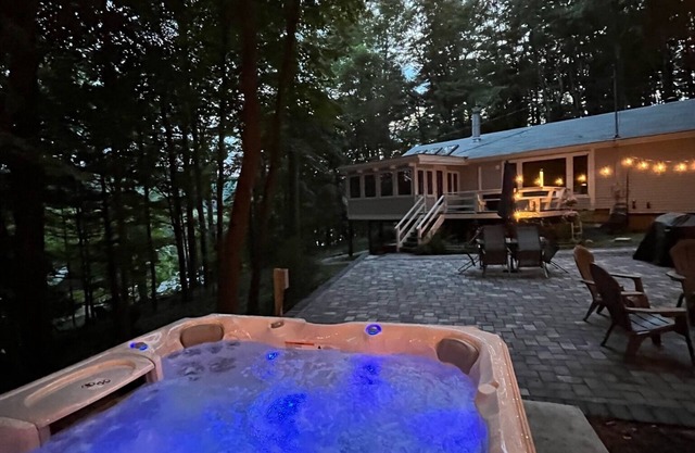 North Star Ranch in the Woods. Secluded, fast wifi, hot tub & many amenities.