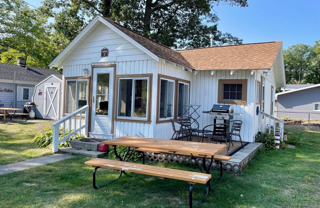 North View Cabins #2 - Cozy 2Bed/1Ba Cabin with Private Deck on the Lake!