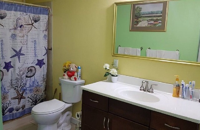 Northern Comfort Home w/ Queen Bed, convenient location