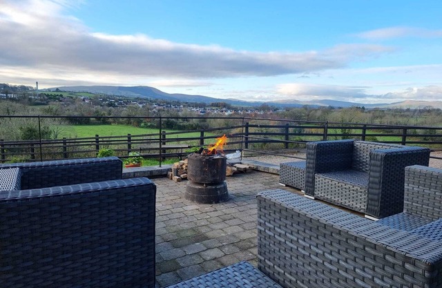 Northern Ireland Cozy Retreat With 4 Bedrooms