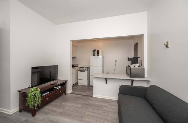 Northside Suite 2 – Cozy Escape!
