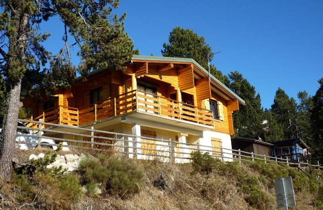 Norwegian log chalet, 150m from the slopes, Pyrénées 2000 Font-Romeu.