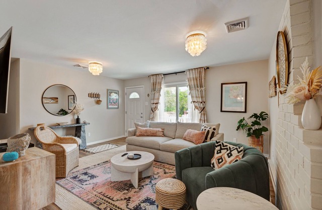 NOW BOOKING 3 NIGHT MIN FOR JUL+AUG 2025 @ REDUCED RATES!