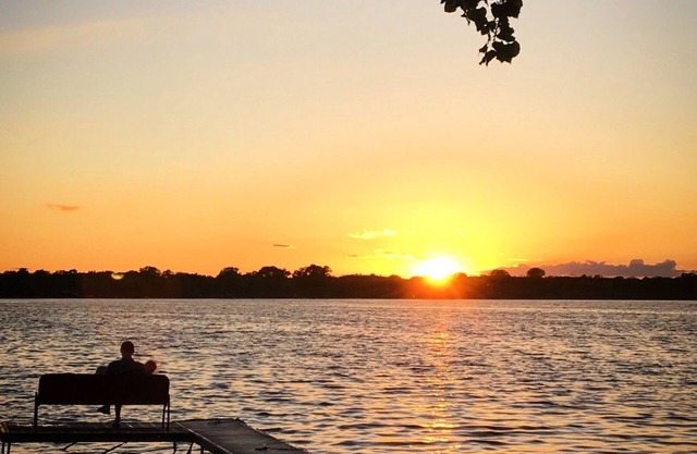 NOW BOOKING SUMMER & FALL! Charming & modern lakefront home! Sleeps 8+!