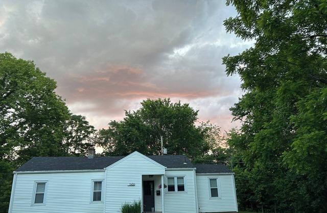 nPrivate, wooded, and convenient cottage just blocks from SOMC