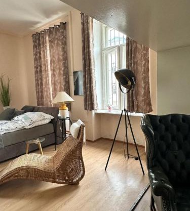 Nr 2 Gemütliche Suite mit King-Size Bett und Essbereich im Zentrum im Neubarockstyle