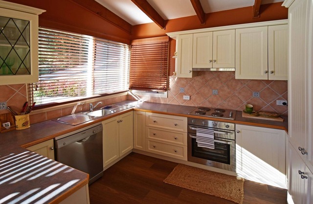 nStorybook Cottage in tranquil location close to Emerald township and shops.