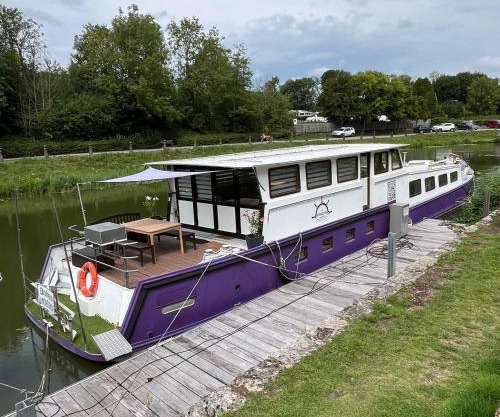Nuit insolite à bord d'une péniche, 6 personnes