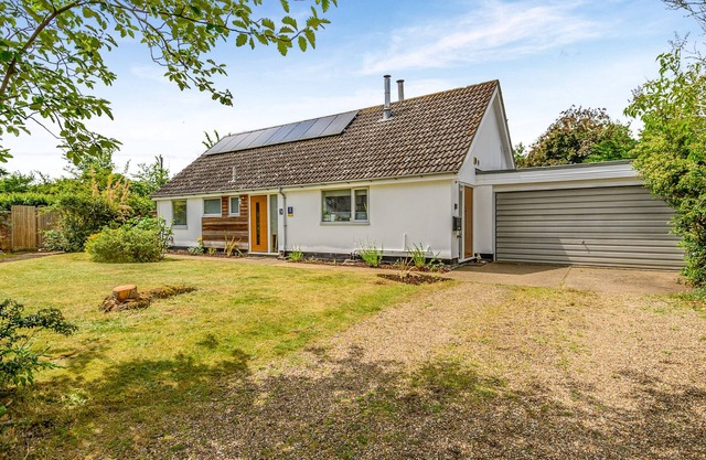 Number Eight - Three Bedroom House, Sleeps 5