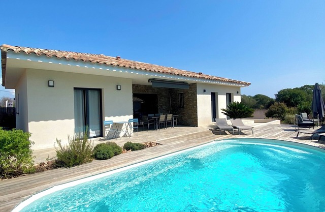 nVilla 90 m2 with private pool and fenced garden