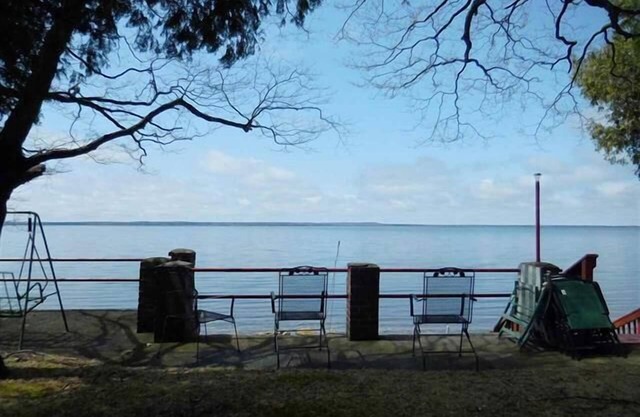Oak Bluff Cottage :Dip Your Toes in the Water – Indian Lake Summer Retreat!