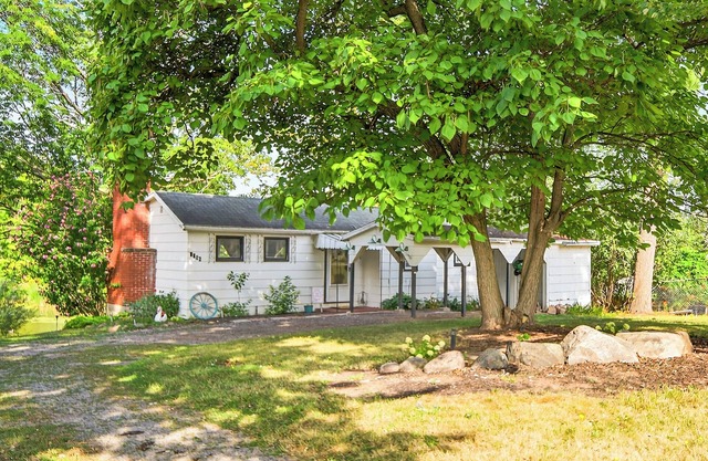 Oak Orchard Creek Cottage Close to Lakes and Nature & Major Cities
