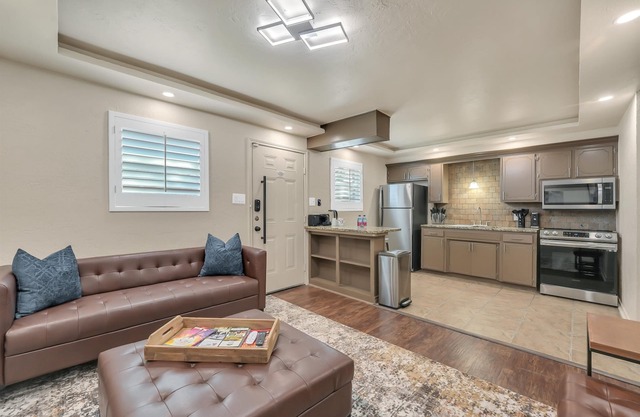 Oak's Beautiful Contemporary Suite #10