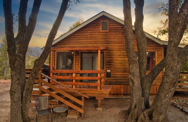 Oak Suite - Sierra Mountain Lodge