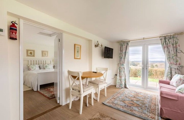 Oak Tree Cottage is a charming and peaceful cottage with countryside views.