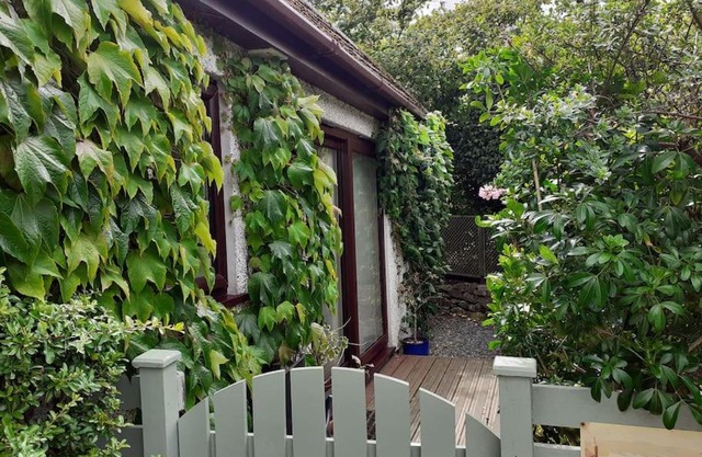 Oakey Orchard - cosy apartment in Tamar Valley, Cornwall