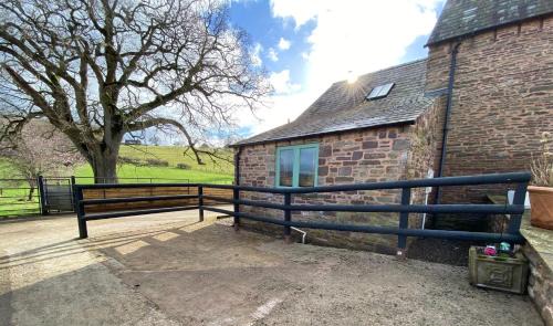 Oaklands Cottage on a rural farm