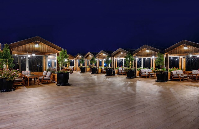 OAKS HOTEL