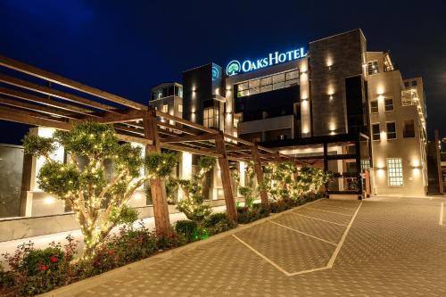 Oaks Hotel