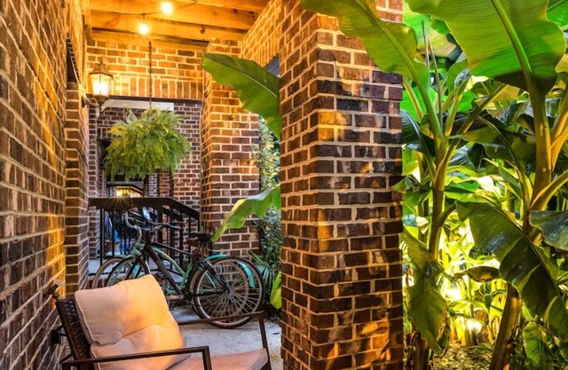 Oakwood near downtown with Nespresso, Bikes & Bidet.