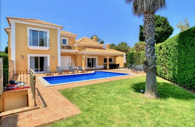 Oasis 6 Luxury Villa 500m to the beach