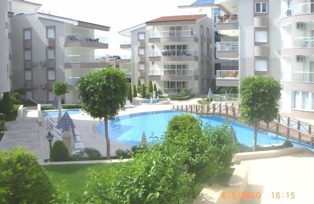 Oasis E14, 2 bed fourth floor in popular gated community