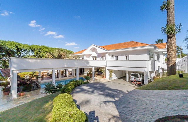 Oasis in the city - High standard mansion in Curitiba