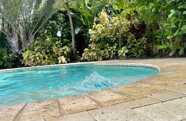 Oasis of calm in Fort Lauderdale. Heated pool, close to beach & Wilton Manors
