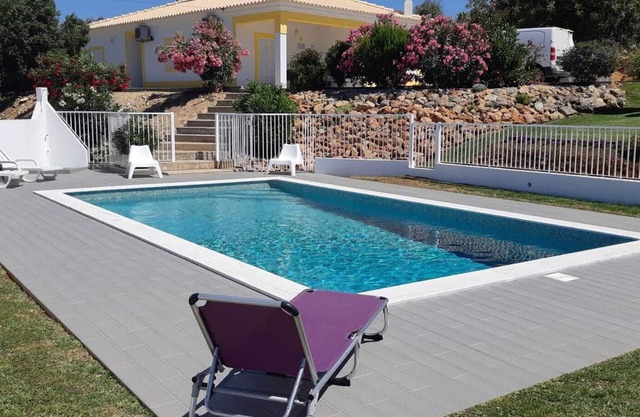 Oasis of tranquility - Villa with secure pool and large garden