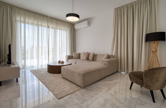 Oasis Villa 3 - Three Bedroom Villa, Sleeps 6