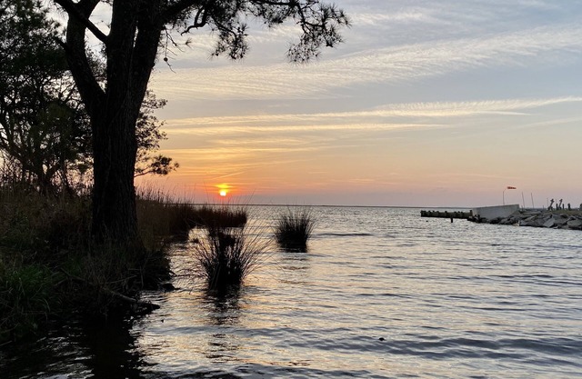 OBX Sunset Lovers ! 2 Bed/2 Bath Soundside Condo with Canal View