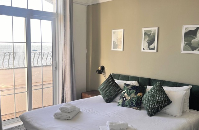 Ocean Breeze. Cosy beachside retreat.