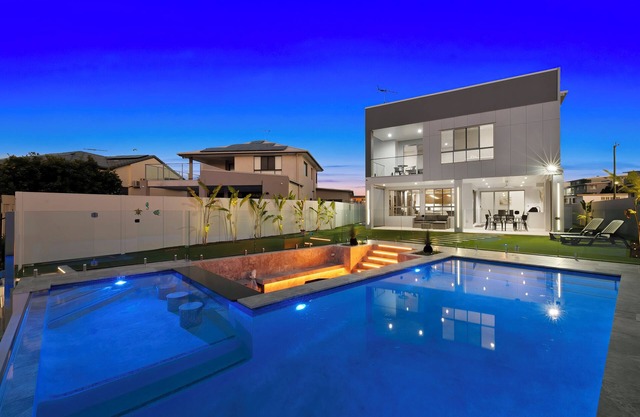 OCEAN ESCAPE - MAJESTIC, LUXURIOUS CANAL HOME!